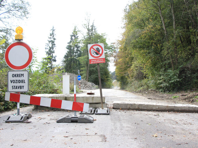 cesta, zosuv