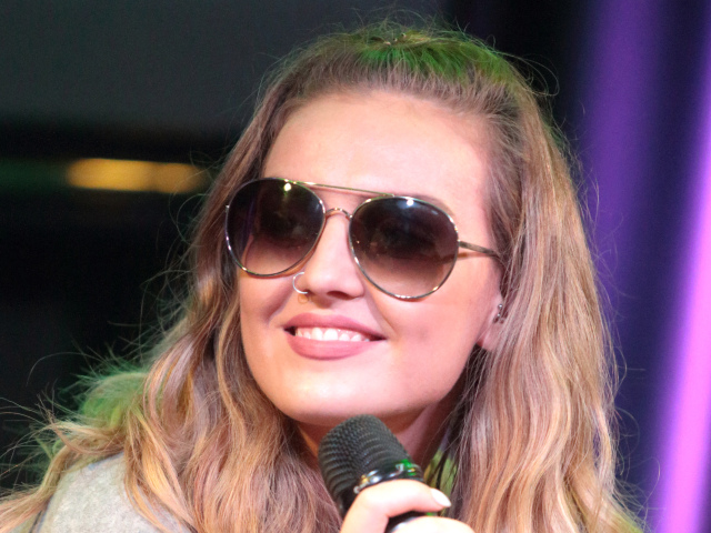 Speváčka Perrie Edwards z formácie Little Mix.