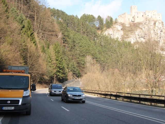 Bralo pod Strečnom , Strečno, doprava, autá, cesta, hrad