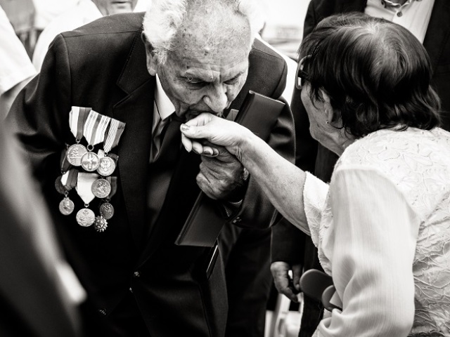 Série 1. miesto: EDUARD GENSEREK – séria Oslavy 72. výročia Slovenského národného povstania, voľný fotograf spp