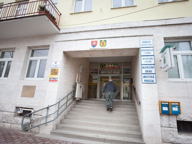 pezinok, mestský úrad,