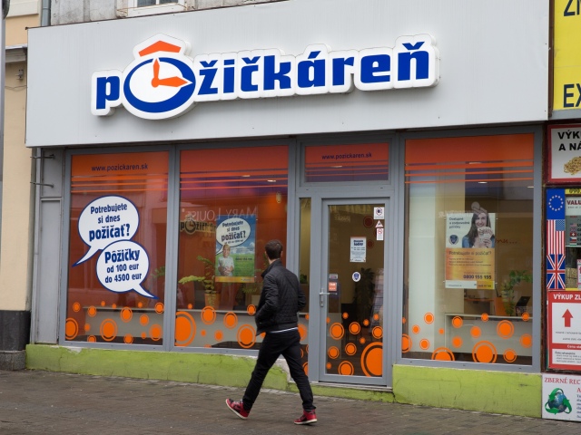 požičkáren, nebankovky,