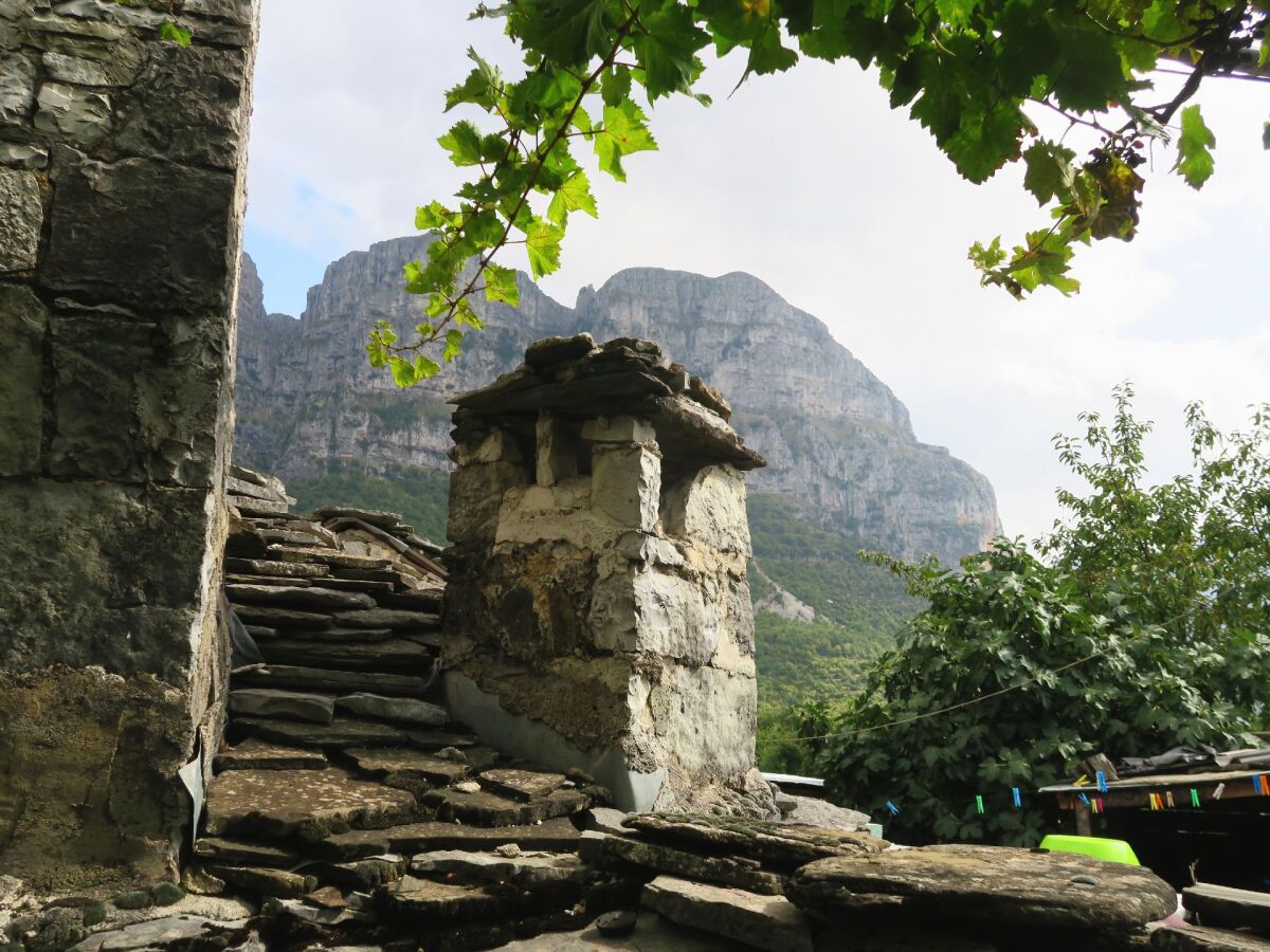 Grécko, Meteora, Papingo, kláštory, domy, skaly