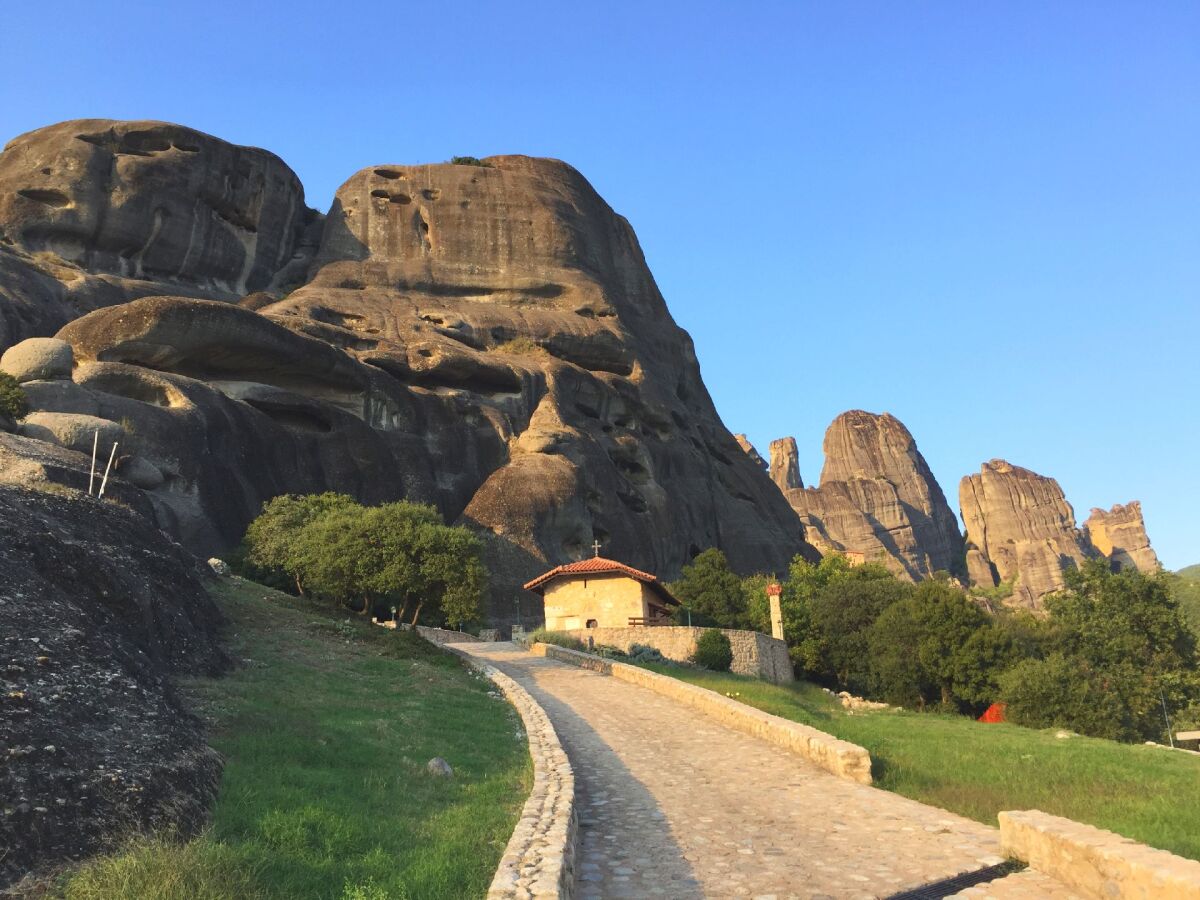 Grécko, Meteora, Papingo, kláštory, domy, skaly