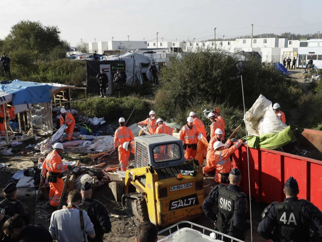 Calais, utečenecký tábor, búranie