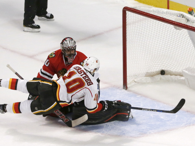 Kris Versteeg, Corey Crawford