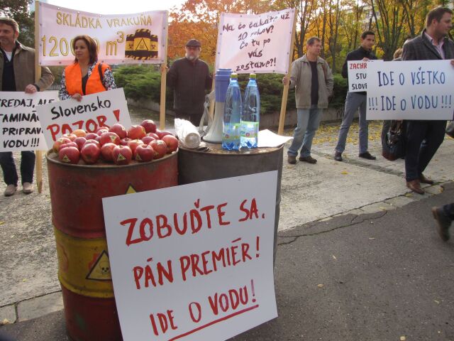 protest, skládka