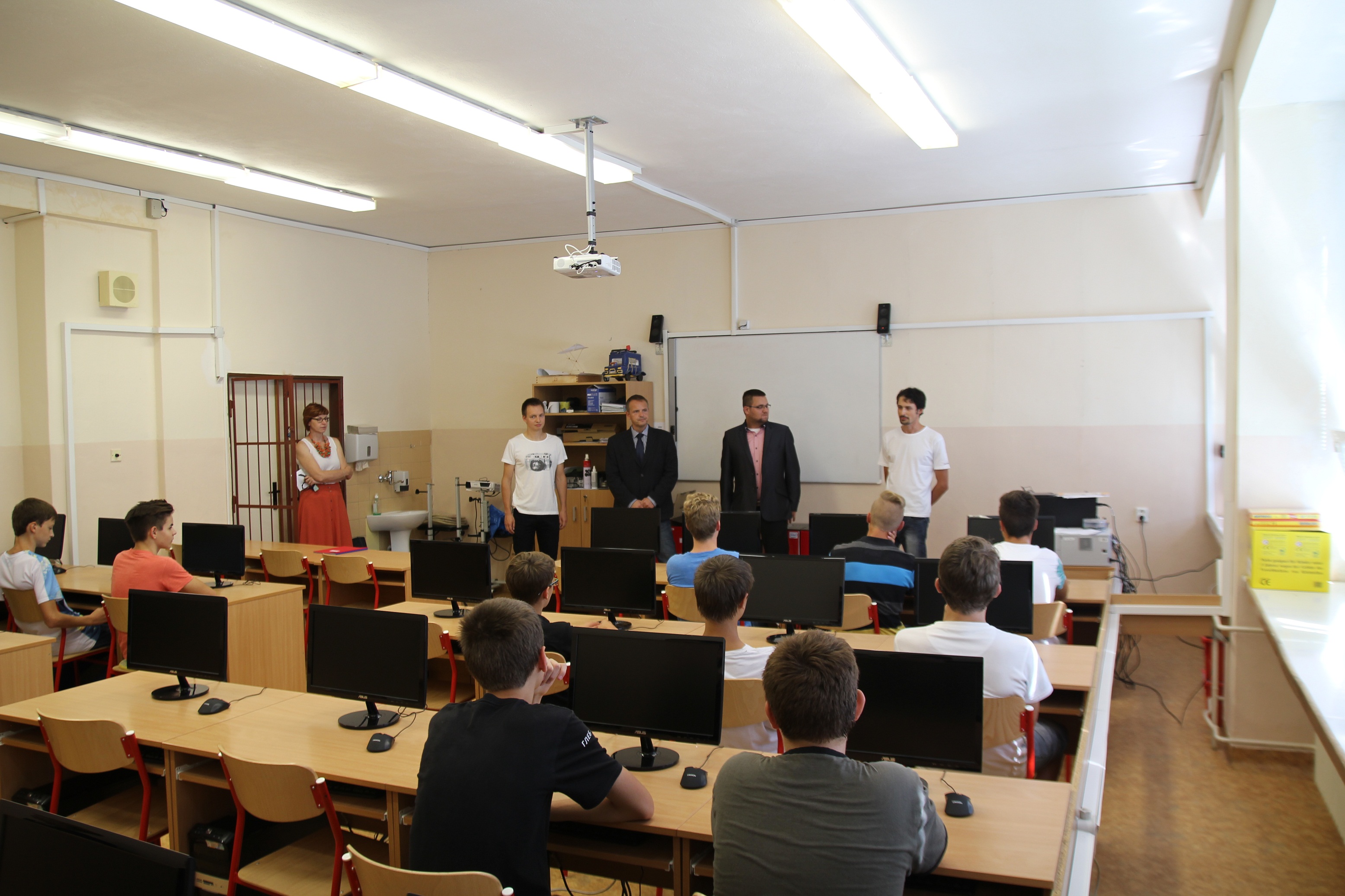 Otvorenie výučby programovania pre Android v školskom roku 2016/2017 na ZŠ Karpatská v Žiline.