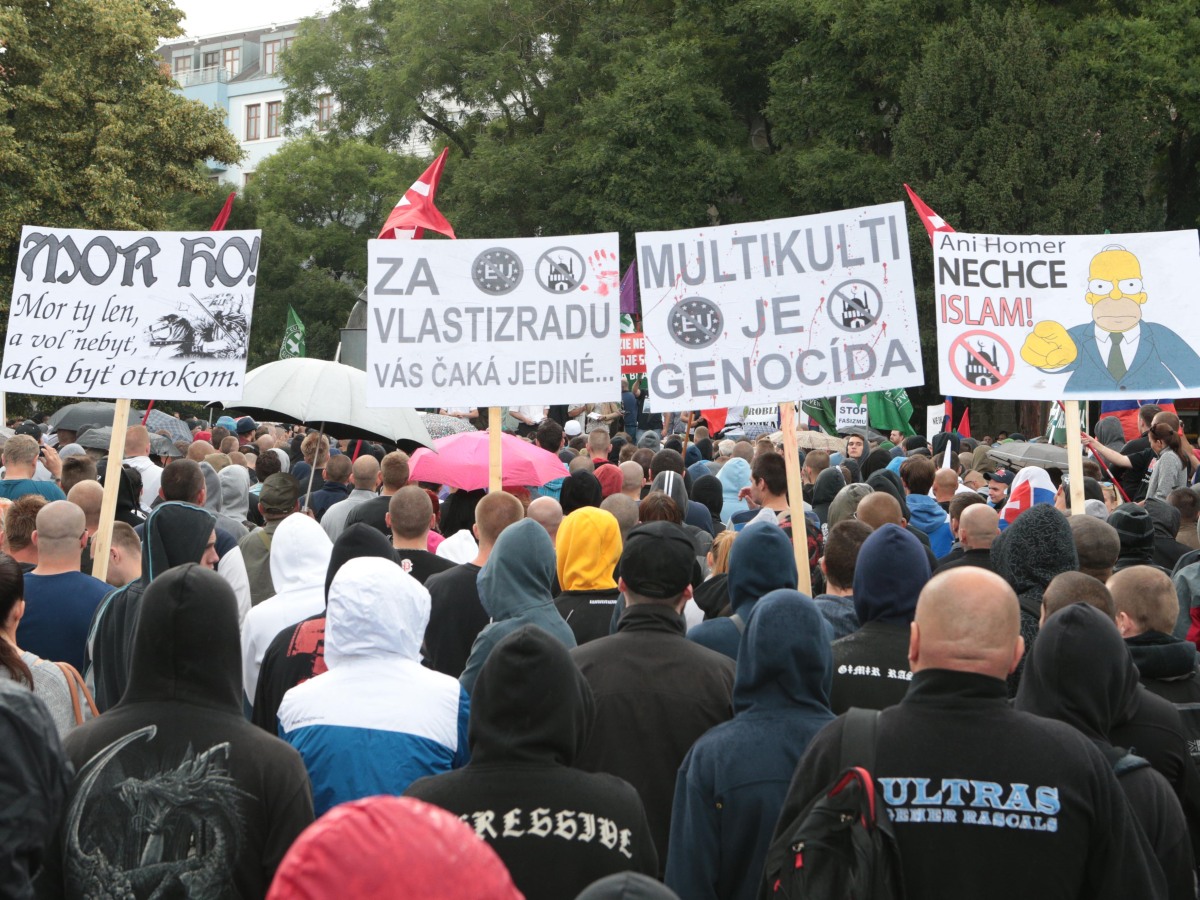 protest, stop islamizacie europy, namestie SNP, extremisti