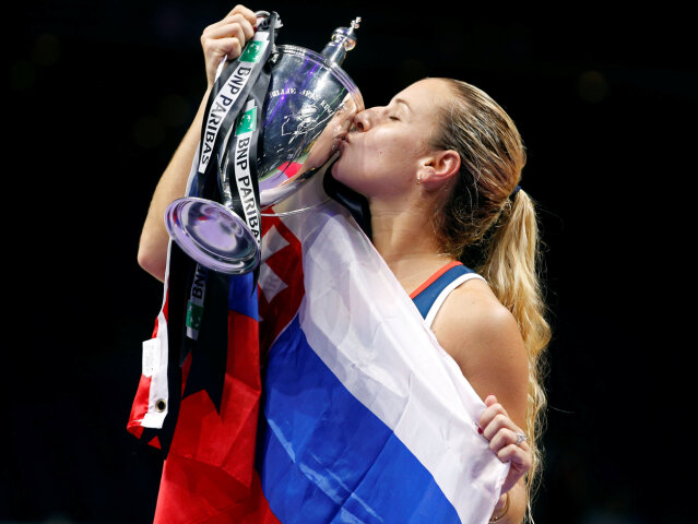 Dominika Cibulková, vlajka, trofej