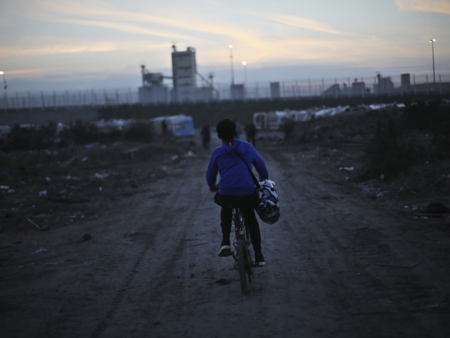 Calais, utečenci, migranti, džungľa,