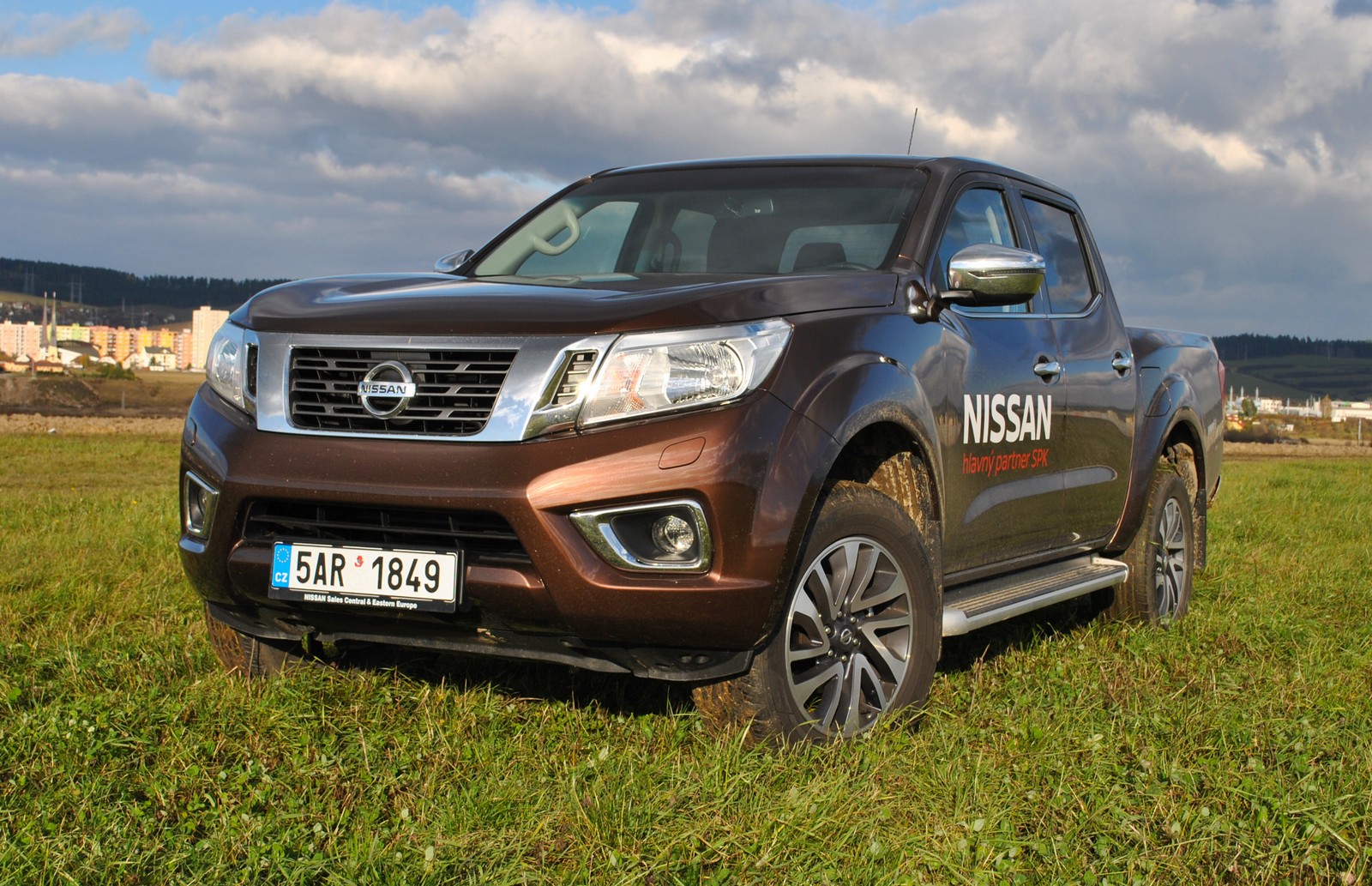 V súčasnosti Nissan predáva 4. generáciu modelu Navara.