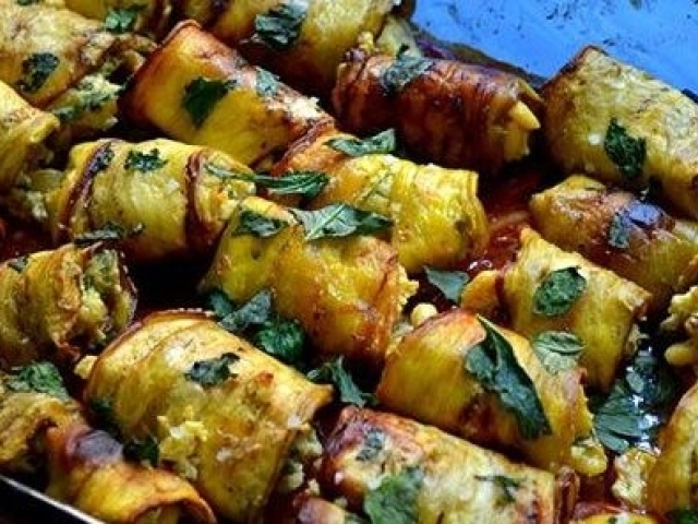 Plátky baklažánu plnené orechmi