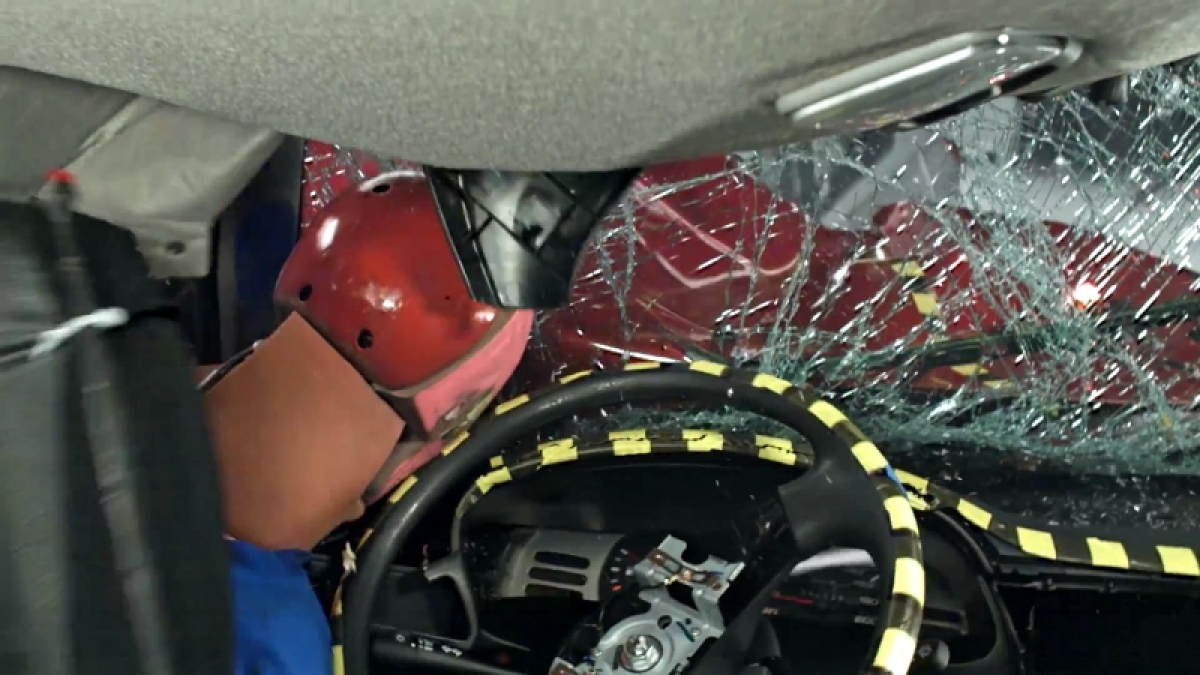 IIHS: Nissan Versa vs Nissan Tsuru - crash test