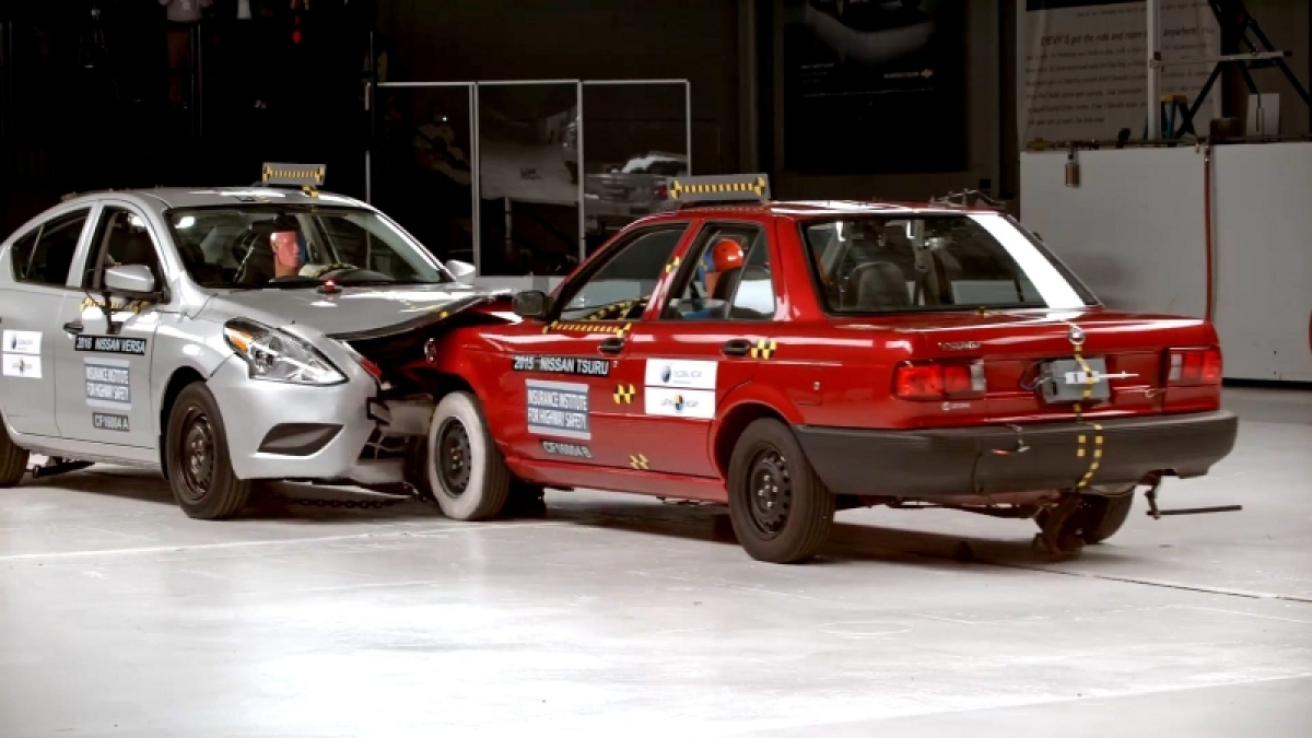 IIHS: Nissan Versa vs Nissan Tsuru - crash test