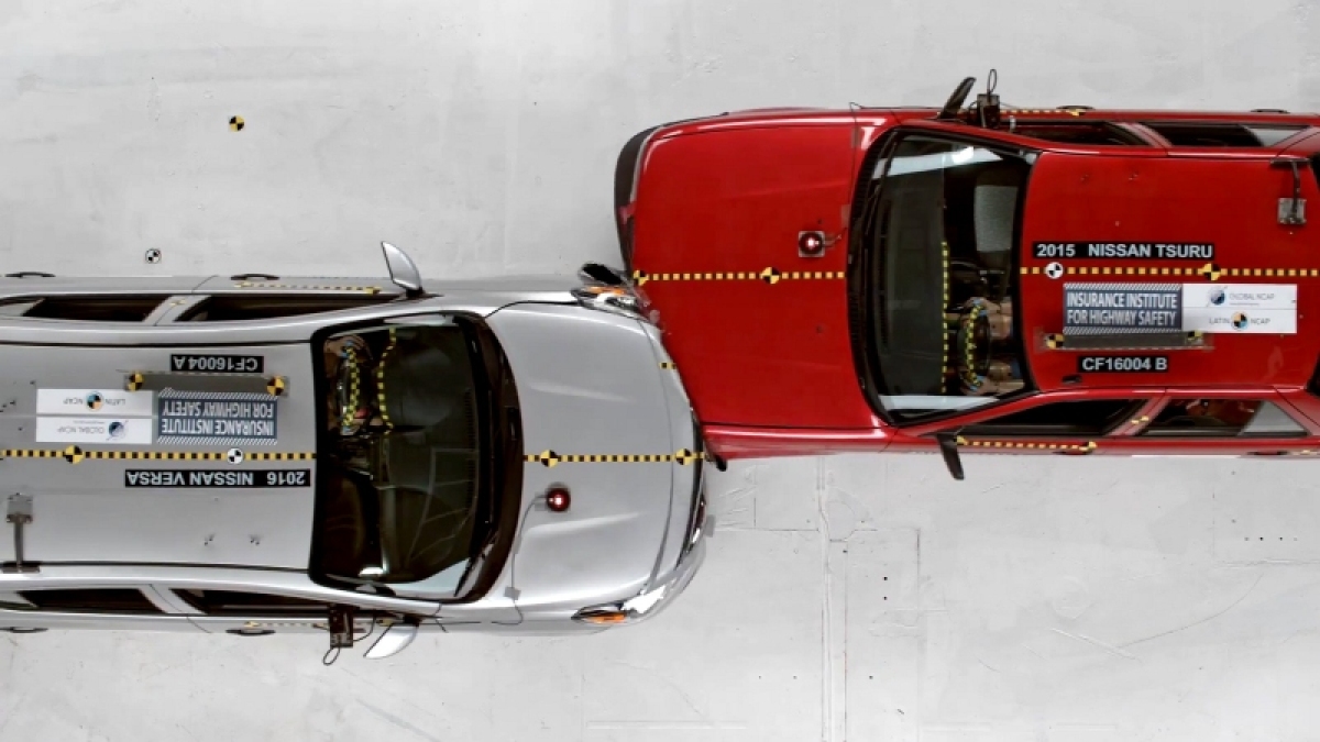 IIHS: Nissan Versa vs Nissan Tsuru - crash test