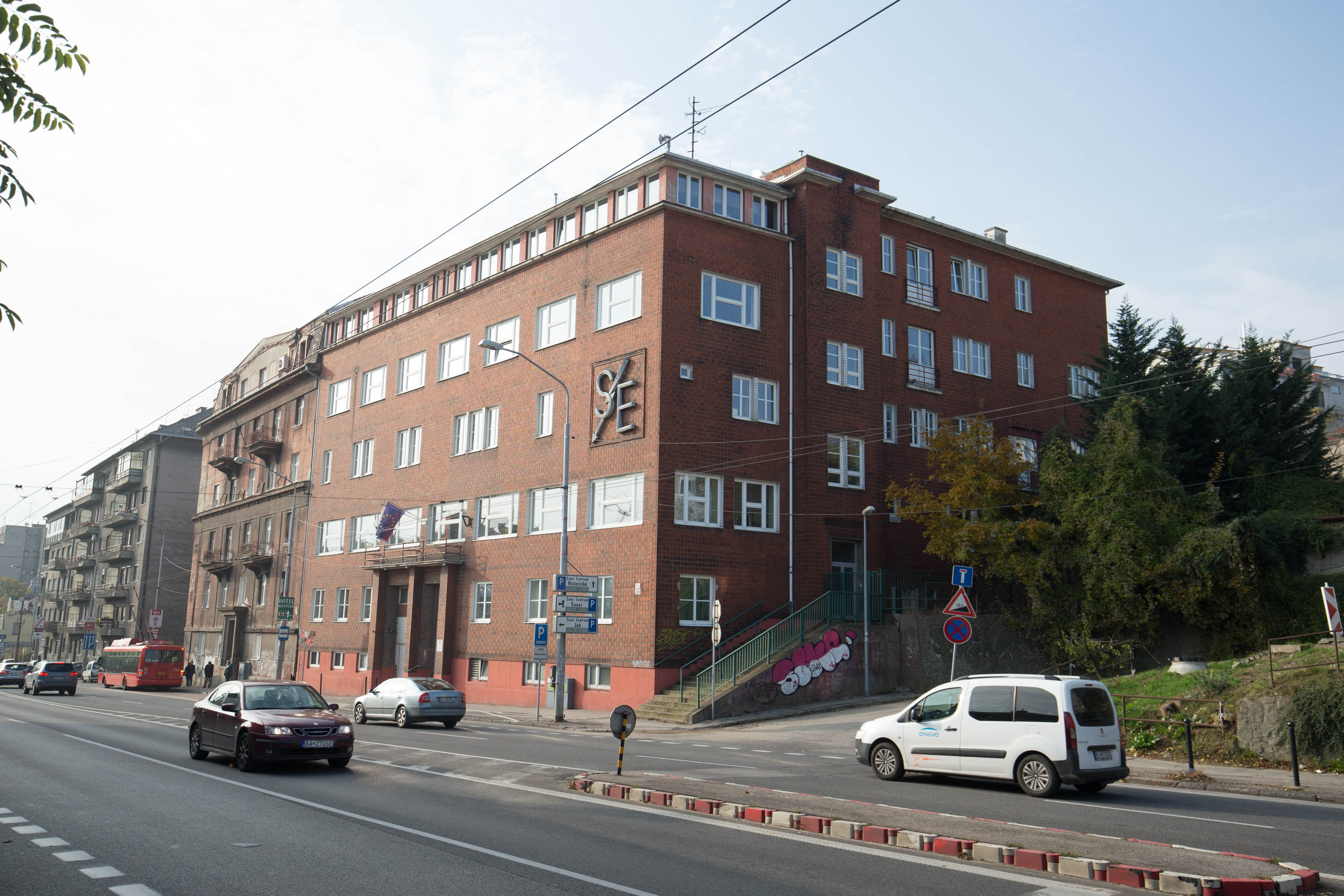 Budova elektrární na Pražskej ulici v Bratislave bola z tehál z Jurkovičovej tehelne.