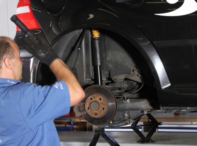 2012-05-31 Replacement shock absorbers ZF Services-730x487