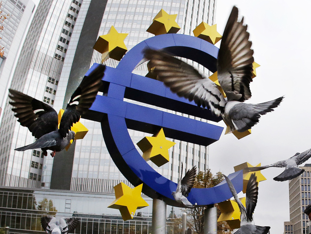 euro, peniaze, EU, európska únia, €, mena, ECB, Európska centrálna banka, holuby,