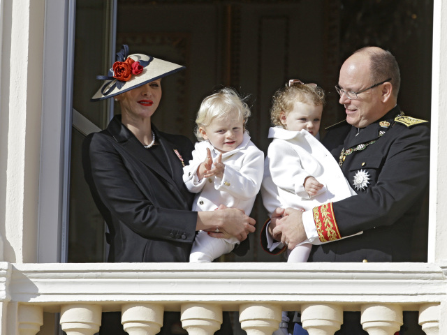 Monacký knieža Albert s manželkou, princeznou Charlene 