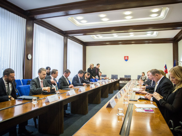 zahraničný výbor, poslanci, diplomacia