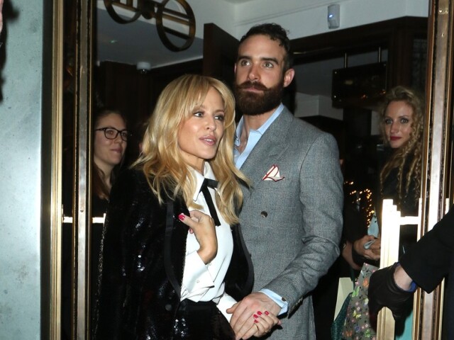 Kylie Minogue  a Joshua Sasse