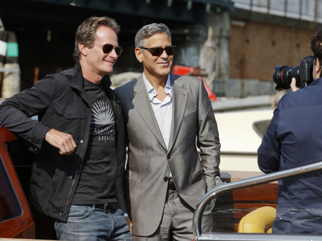 George Clooney, (vpravo) a Rande Gerber