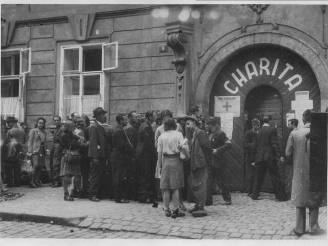 charita, druhá svetová vojna, história