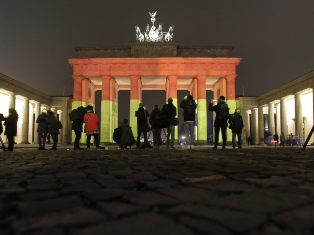 nemecko, brandenburská brána, berlín, útok
