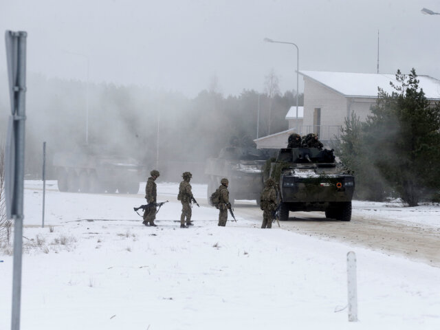 Nato, tank, vojaci