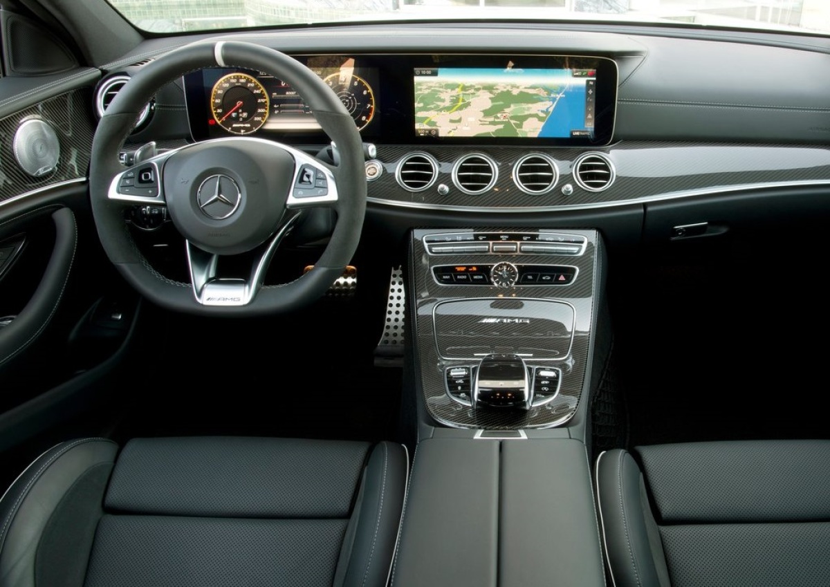 Mercedes-Benz-E63 AMG-2017-1024-ab