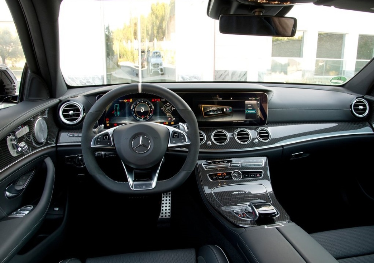 Mercedes-Benz-E63 AMG-2017-1024-ad