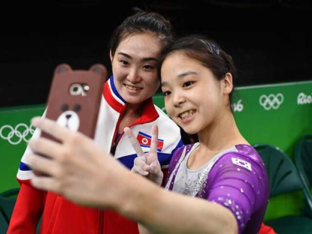 Selfie juhokórejskej a severokórejskej gymnastky z olympiády v Riu obletelo svet.