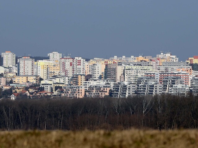 Bratislava, byvanie, dlhe diely, panelak, sidlisko
