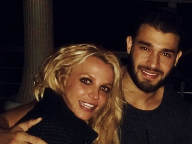 Speváčka Britney Spears v spoločnosti Sama Asghariho. 