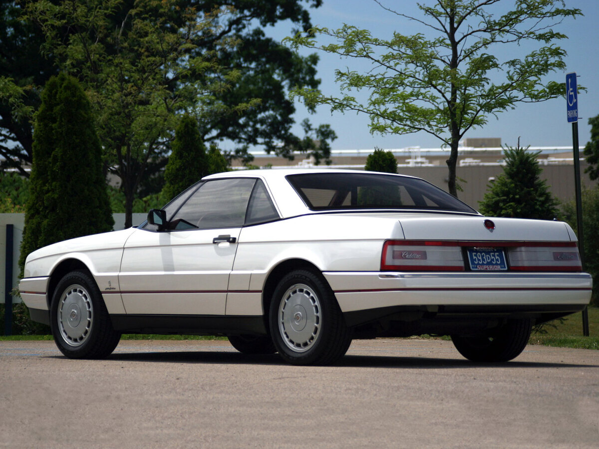 Cadillac Allanté - história