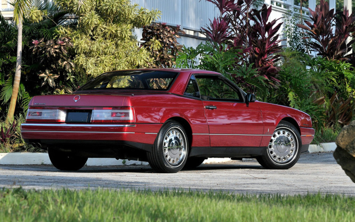Cadillac Allanté - história