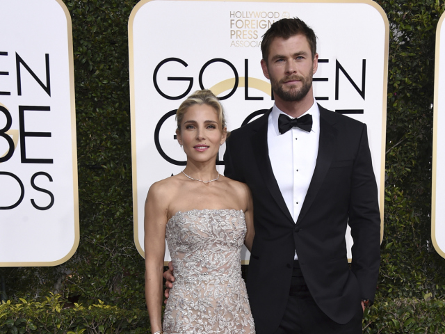Herečka Elsa Pataky sa objavila v róbe Zuhair Murad, jej manžel Chris Hemsworth si vzal smoking Hugo Boss.