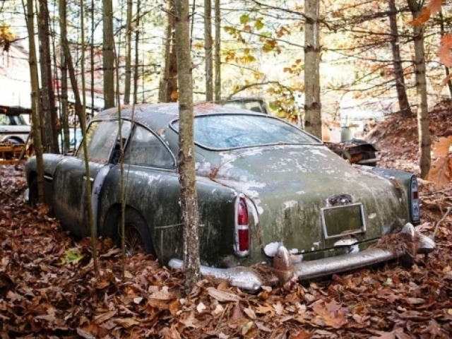 Aston Martin DB4 - nález