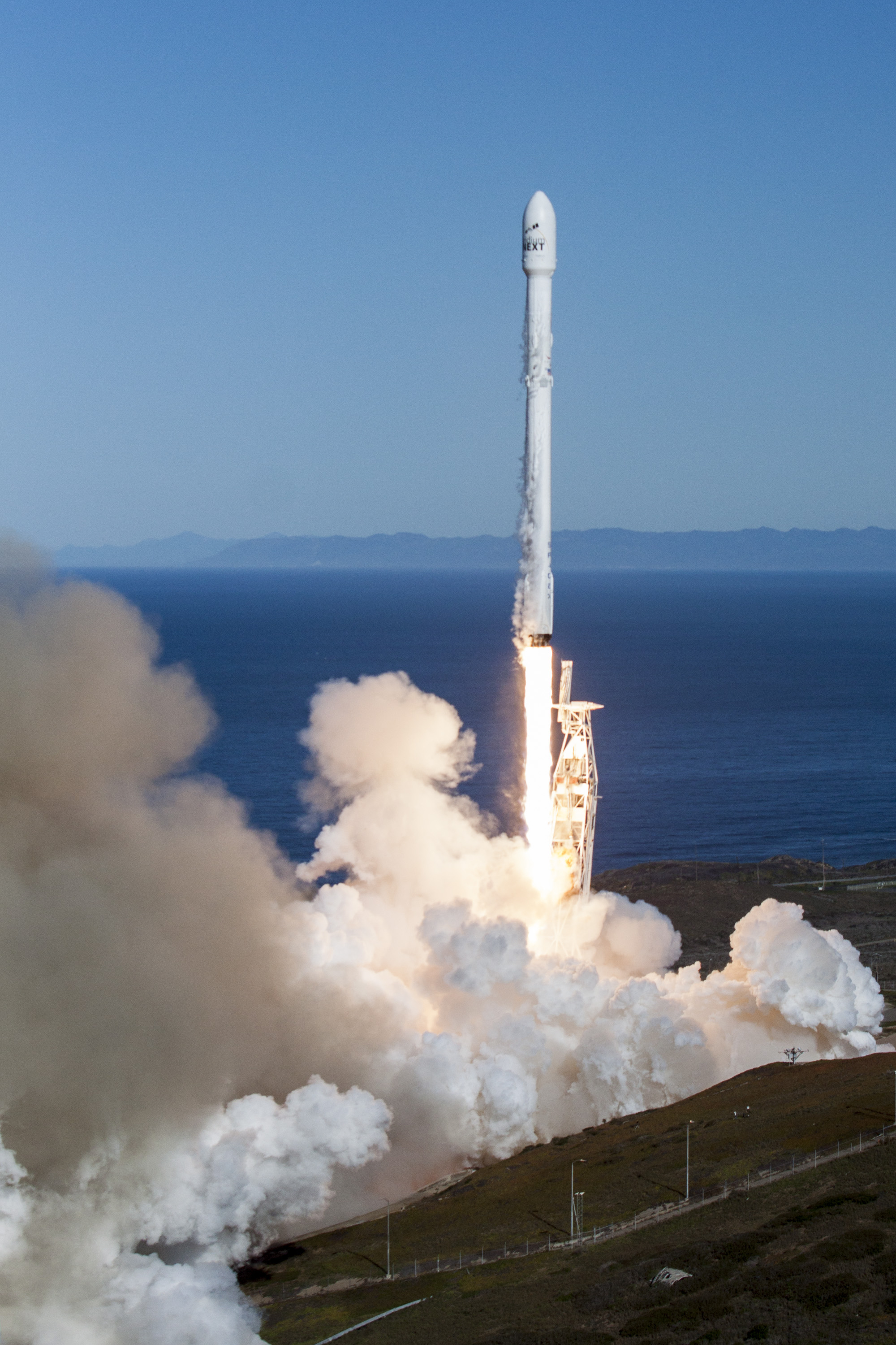 Štart rakety Falcon 9 zo 14. 1. v Kalifornii.