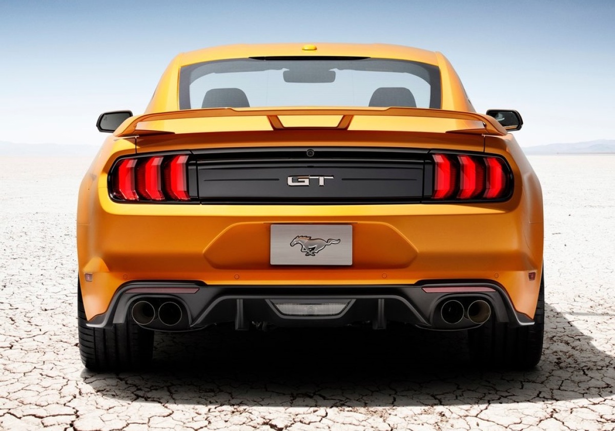 Ford-Mustang GT-2018-1024-0c