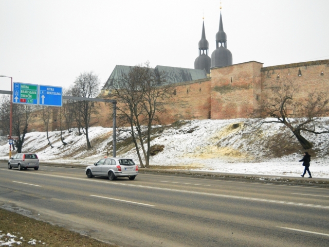 Trnava, mestské opevnenie, opevnenie, stromy, výrub, auto, cesta, veža