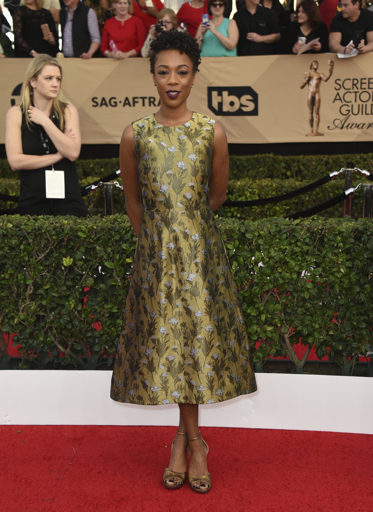 Herečka a scenáristka Samira Wiley v šatách Novis.
