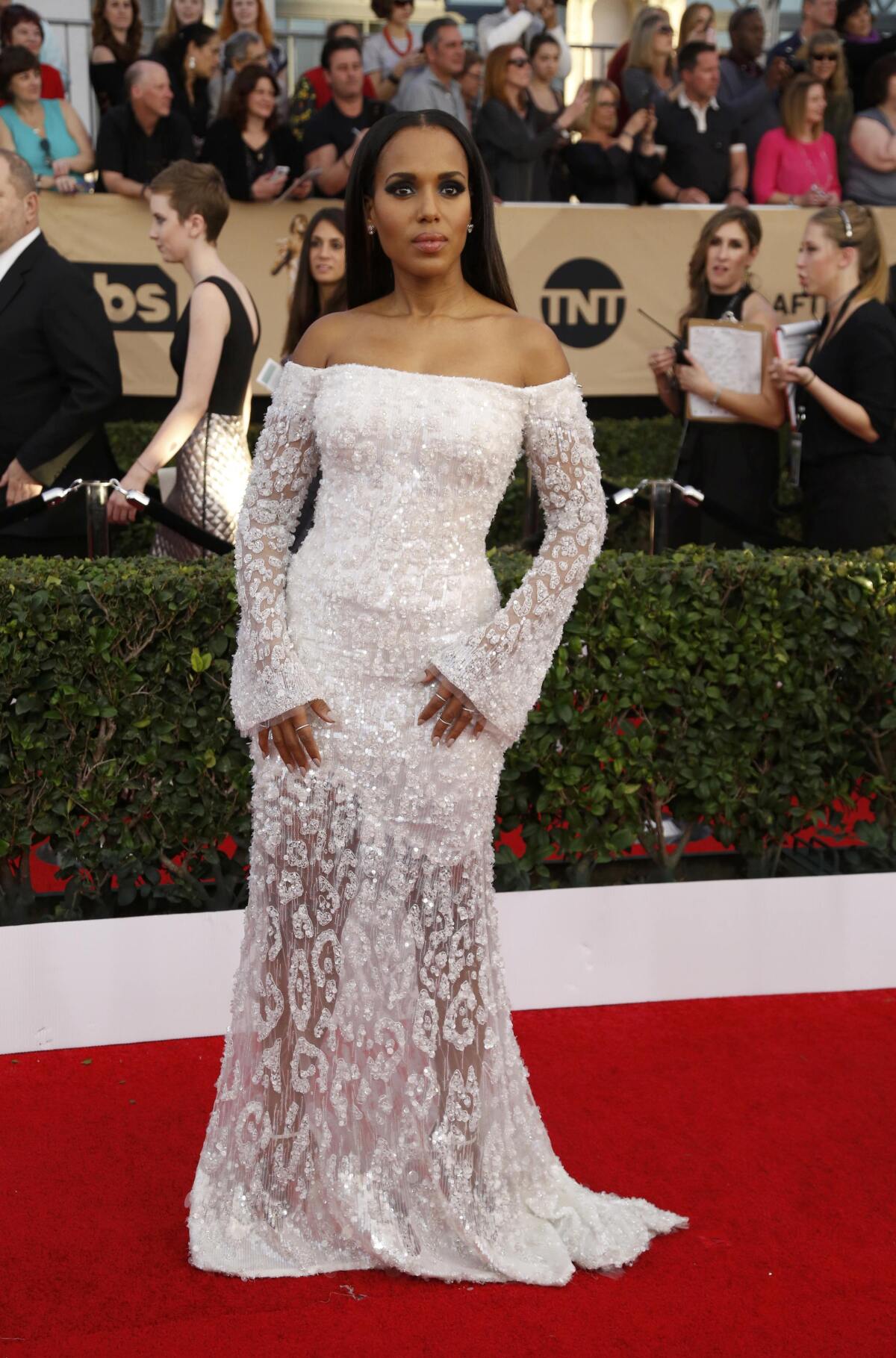 Herečka Kerry Washington v šatách Cavalli Couture.