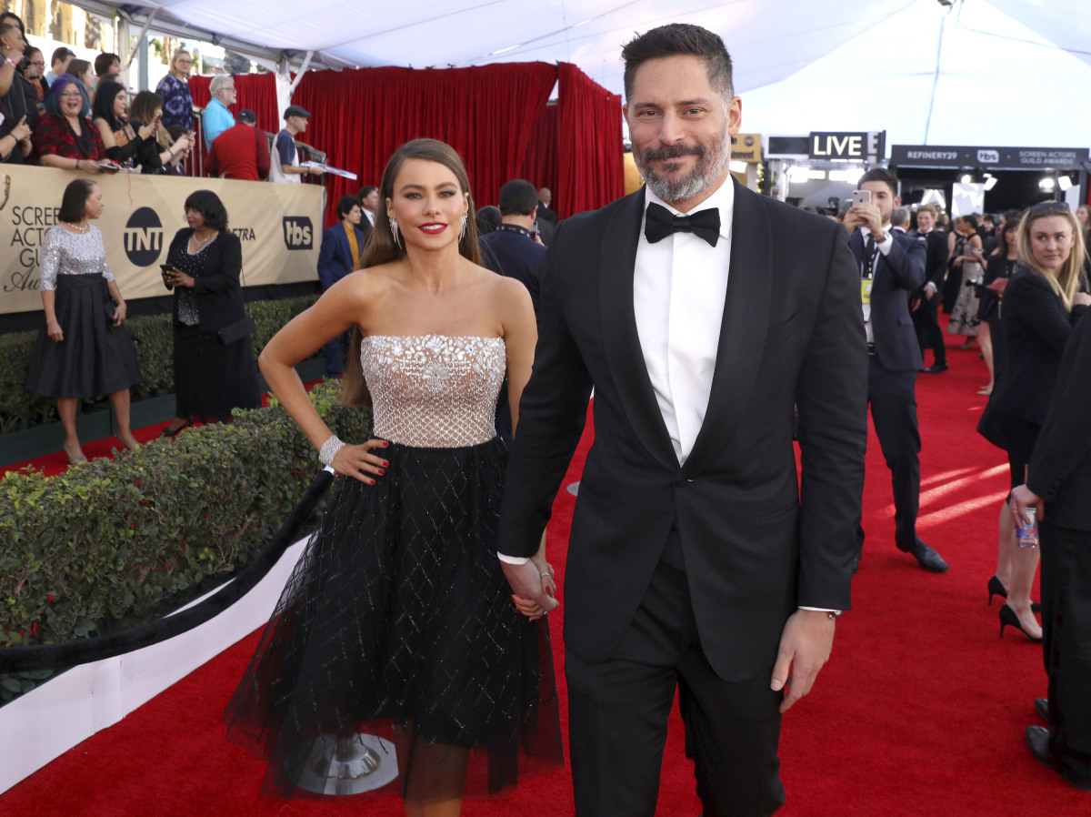 Herečka Sofia Vergara (v šatách Zuhair Murad) a jej partner Joe Manganiello.