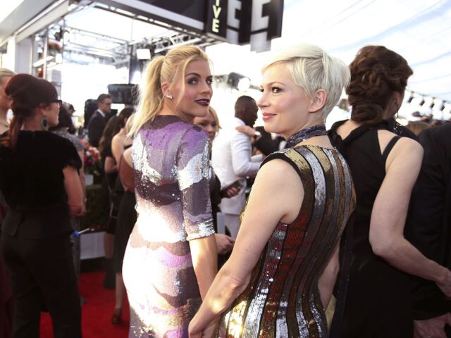 Michelle Williams (vpravo) a Busy Philipps