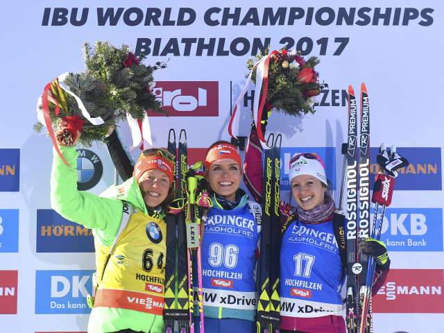 Gabriela Koukalová,  Nemka Laura Dahlmeierová, Francúzska Anais Chelierová, biatlon