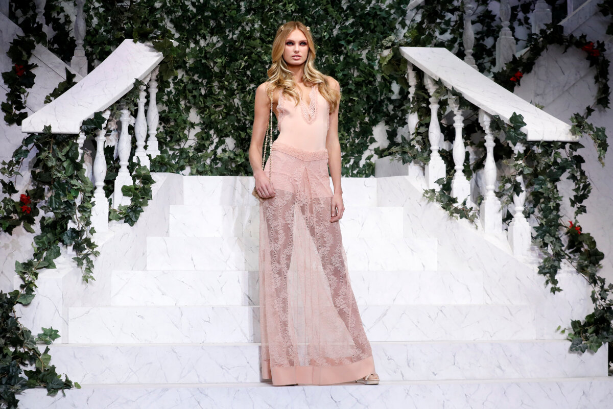 Modelka na prehliadke La Perla v New Yorku.