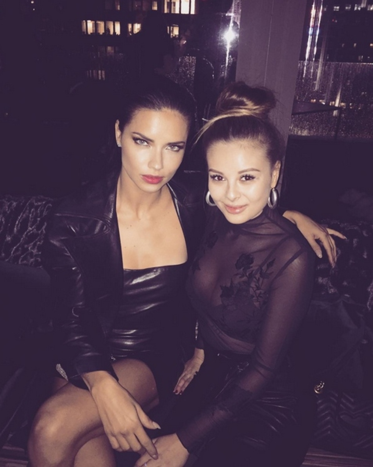 Monika Bagárová (vpravo) a brazílska topmodelka Adriana Lima. 