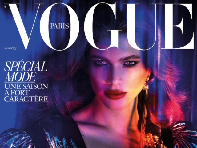 Modelka Valentina Sampaio na titulnej strane Vogue Paris. 